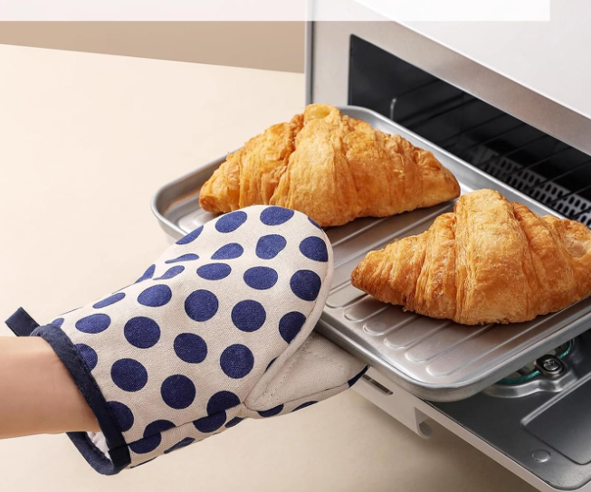 Mini Heat Resistant Oven Mitts for Kitchen Baking and Cooking - Image 2